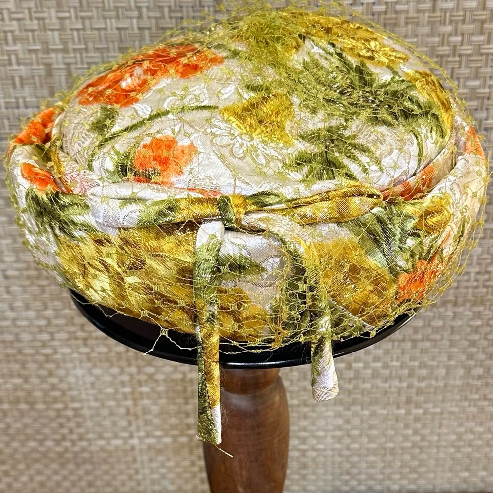 🌟2xHP🌟VTG 1950s-60s Floral Brocade Hat w/ Netting Stunning Mid-Century Pillbox - Picture 6 of 8